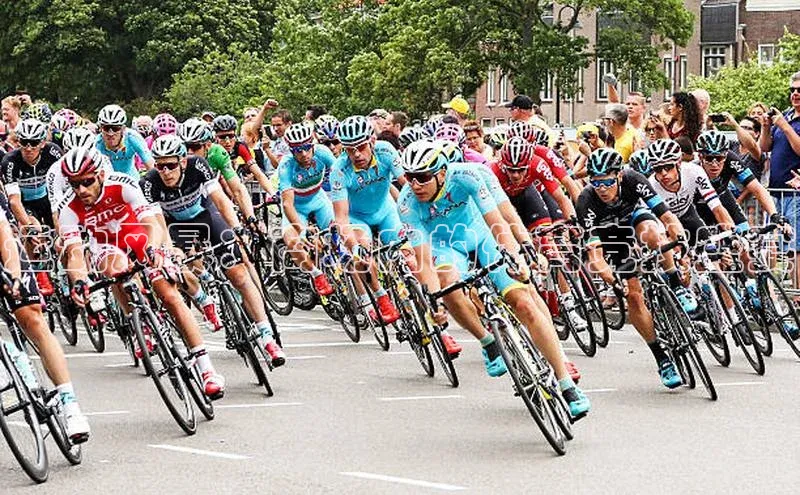 运动风暴：商场内的体育竞技盛宴